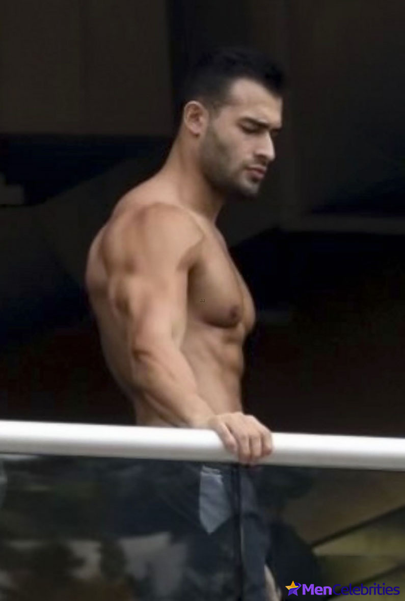 Sam Asghari looks very sexy in the gym