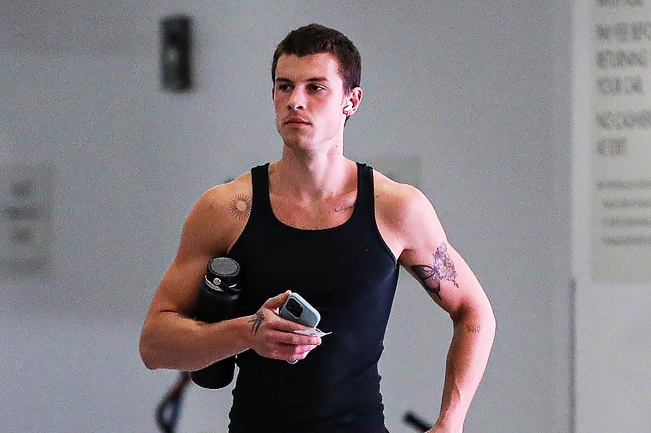 Shawn Mendes flaunts great fitness in LA
