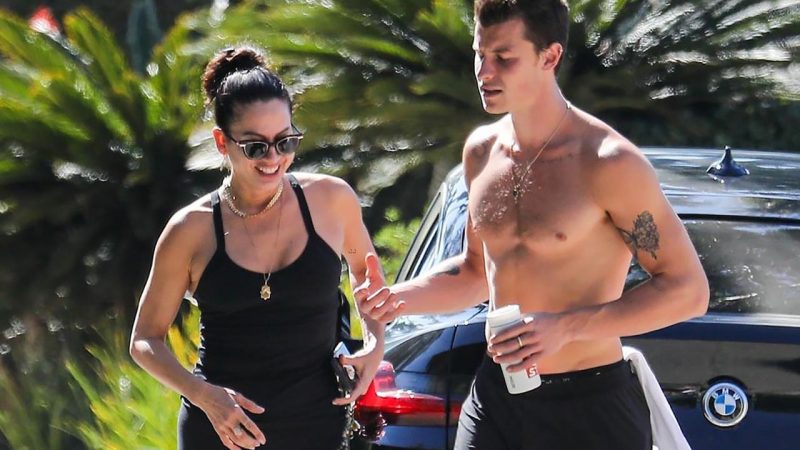 Shawn Mendes flaunts his bare torso while walking with Jocelyne Miranda