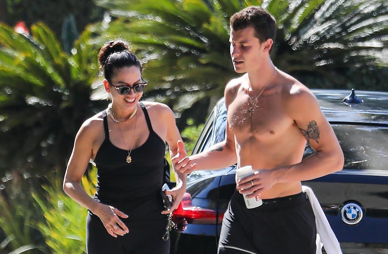Shawn Mendes flaunts his bare torso while walking with Jocelyne Miranda