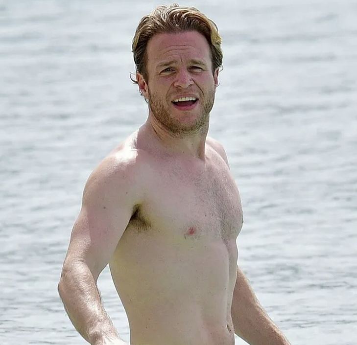 Olly Murs sexy shirtless