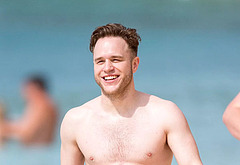 Olly Murs shirtless beach photo