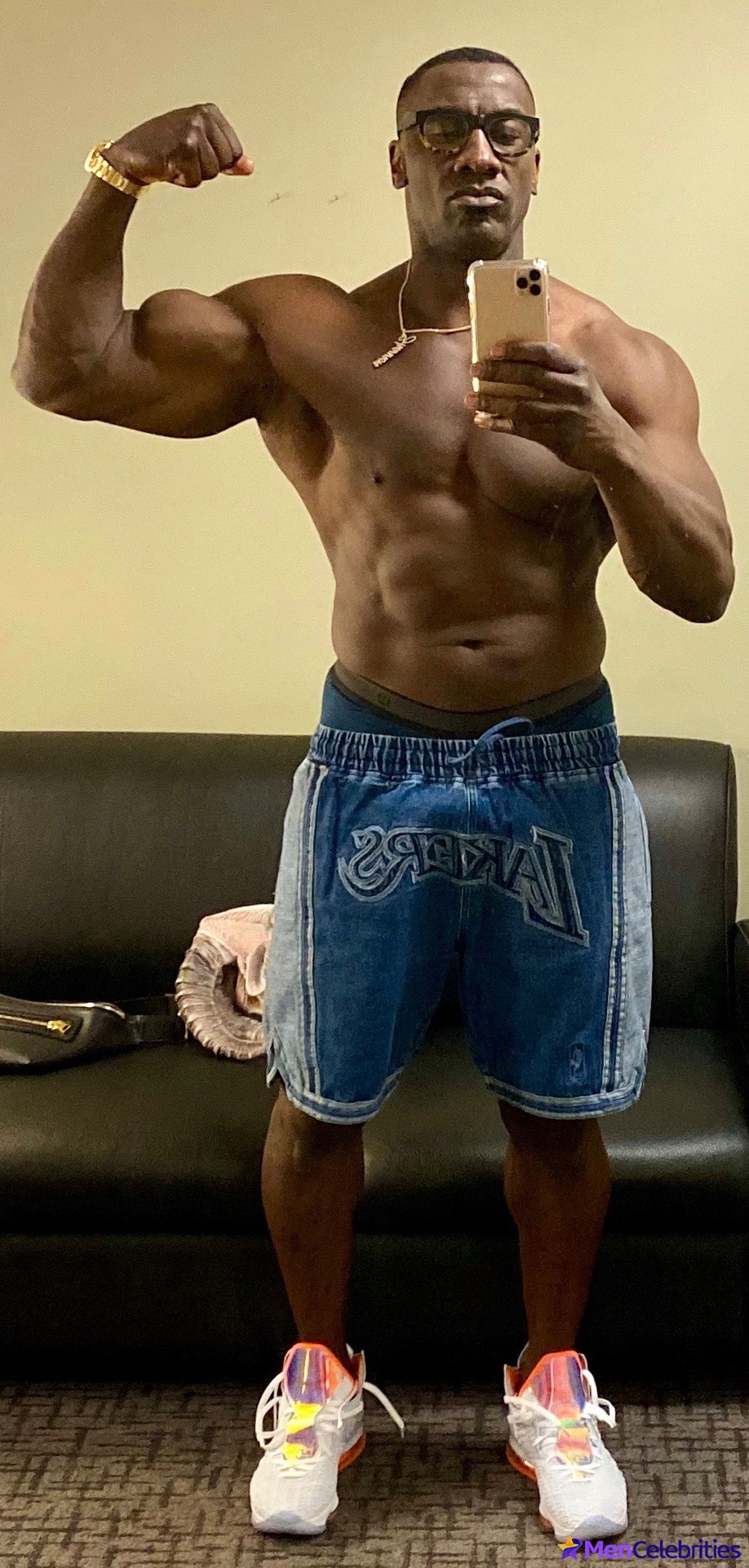Shannon sharpe topless