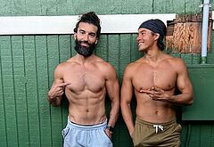 Justin Baldoni penis bulge