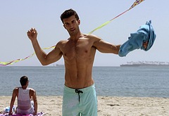 Justin Baldoni penis bulge