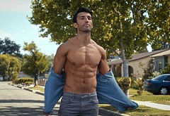 Justin Baldoni naked