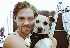 Tom Payne hot