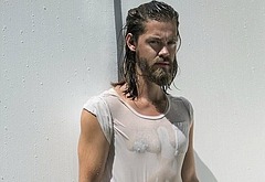 Tom Payne sexy