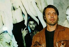 Mads Mikkelsen oops