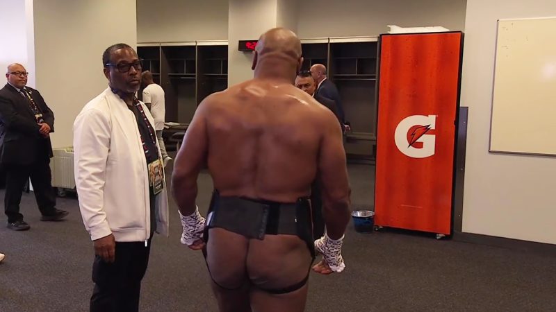 Mike Tyson Shows Off Bare Butt Before Jake Paul Fight!