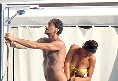 Adrien Brody ass finger