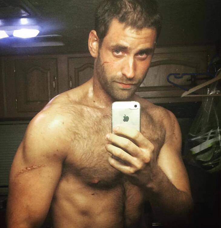 Oliver Jackson-Cohen leaked naked selfie