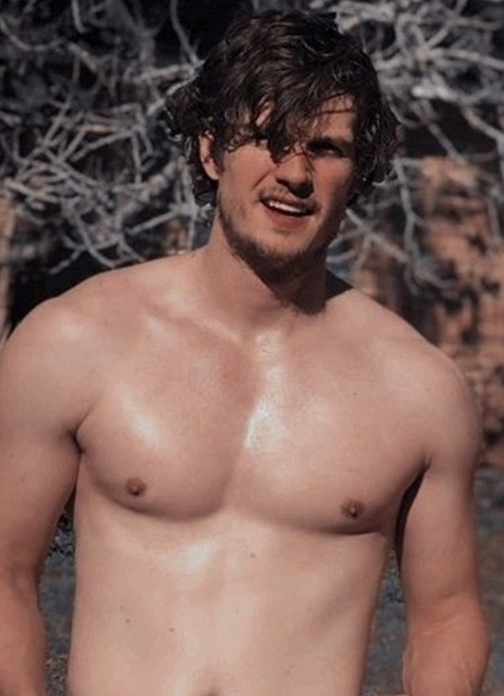 Daniel Sharman penis bulge