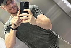 Richard Armitage sexy selfie