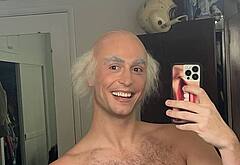 Benito Skinner naked selfie