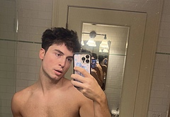 Benito Skinner nude selfie