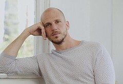 Gustaf Skarsgrd hot