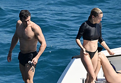 orlando bloom shirtless