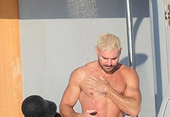Zac Efron bulge