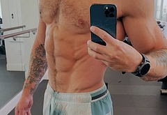 Dylan Efron sexy