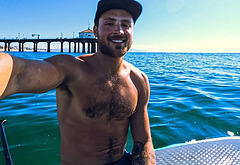 Dylan Efron sexy