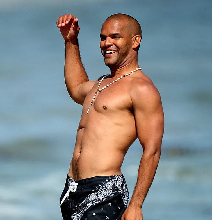 Amaury Nolasco shirtless