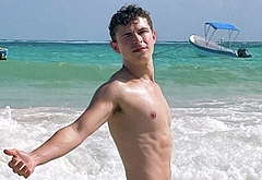 Johnny Berchtold sexy beach pics