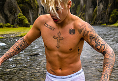 Justin Bieber frontal nude