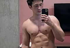 Hudson Williams nude selfie