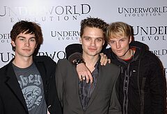 Toby Hemingway sexy photos