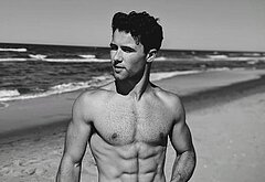 Robbie Graham-Kuntz shirtless pics