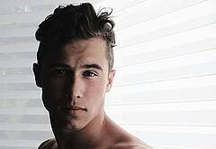 Robbie Graham-Kuntz shirtless pics