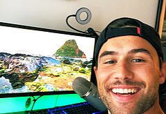 Robbie Graham-Kuntz shirtless pics