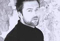 Brandon Sklenar nude scenes