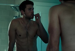 Brandon Sklenar nude scenes