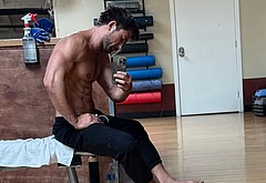 Brandon Sklenar nude selfie
