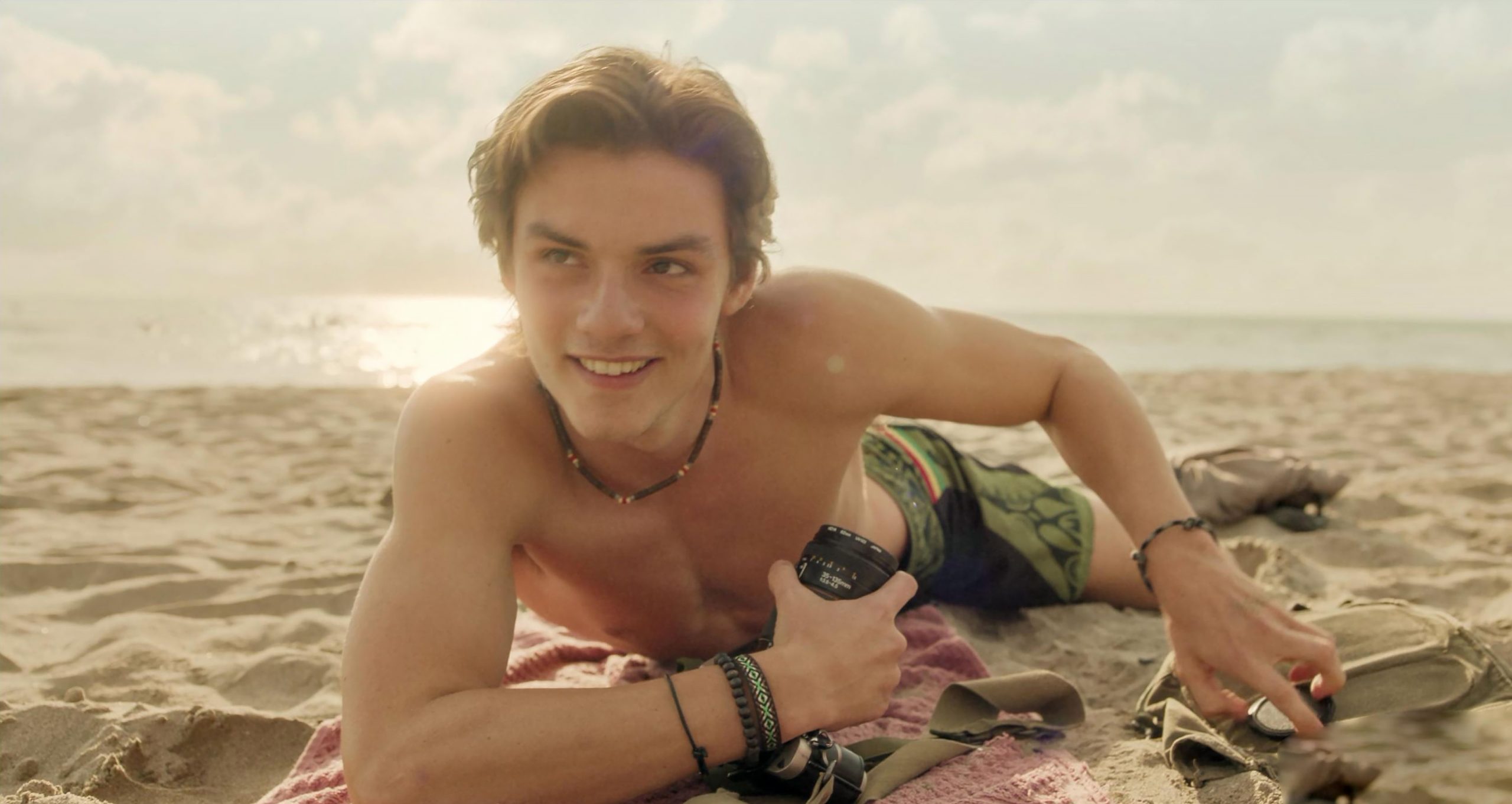 Louis Partridge Hot Sex Videos & Nude Photos Collection