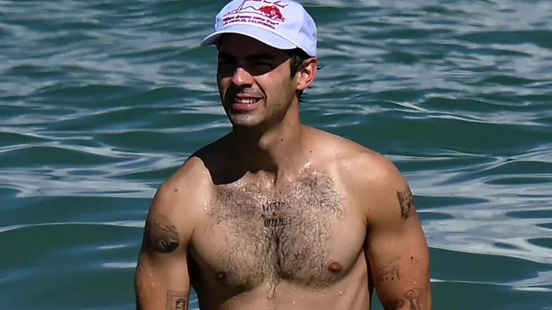 Joe Jonas Shirtless And Still Hot On The Beach