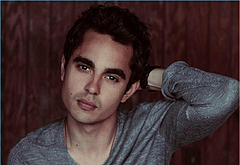 Max Minghella sexy pics