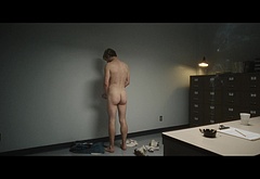 Evan Peters nude in Monster The Jeffrey Dahmer Story