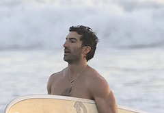 Justin Baldoni Shirtless at the Costa Rica Beach