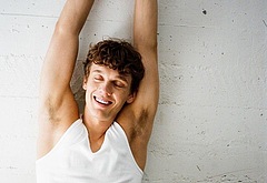 Hunter Doohan shirtless and bulge pics