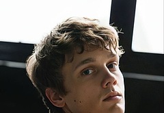 Hunter Doohan shirtless and bulge pics