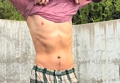 Hunter Doohan shirtless and bulge pics