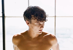 Hunter Doohan shirtless and bulge pics