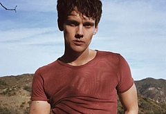 Hunter Doohan shirtless and bulge pics