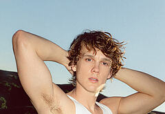 Hunter Doohan shirtless and bulge pics