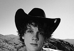 Hunter Doohan shirtless and bulge pics