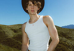 Hunter Doohan shirtless and bulge pics