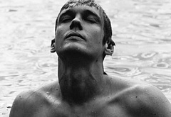 Hunter Doohan shirtless and bulge pics